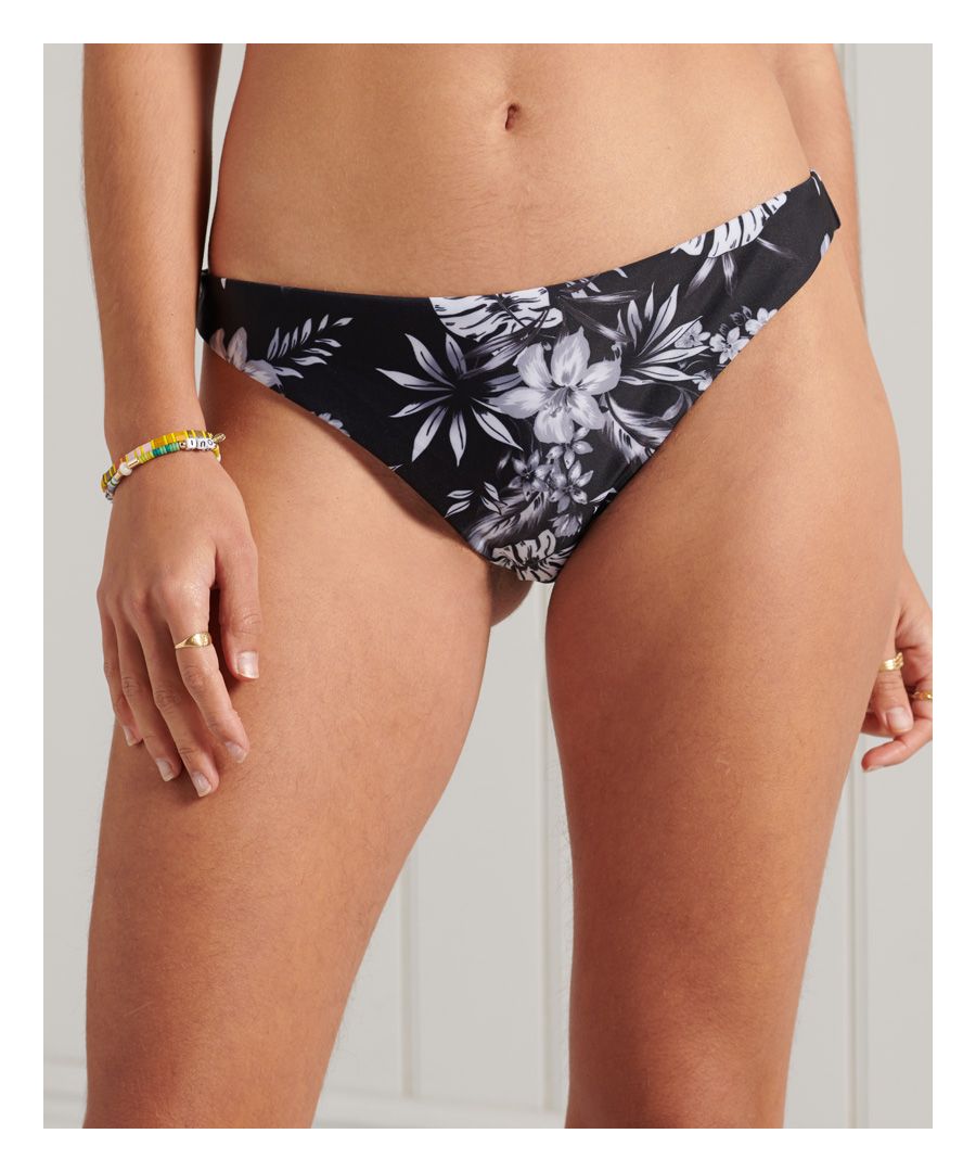 Look good riding the waves this season with the Surf Bikini Brief featuring a classic brief design, all-over print and a metal logo tab.Brief styleAll over printMetal logo tabLycra® blendPlease note, due to hygiene reasons we are unable to offer an exchange or refund on swimwear unless the hygiene strip is still intact. This does not affect your statutory rights.