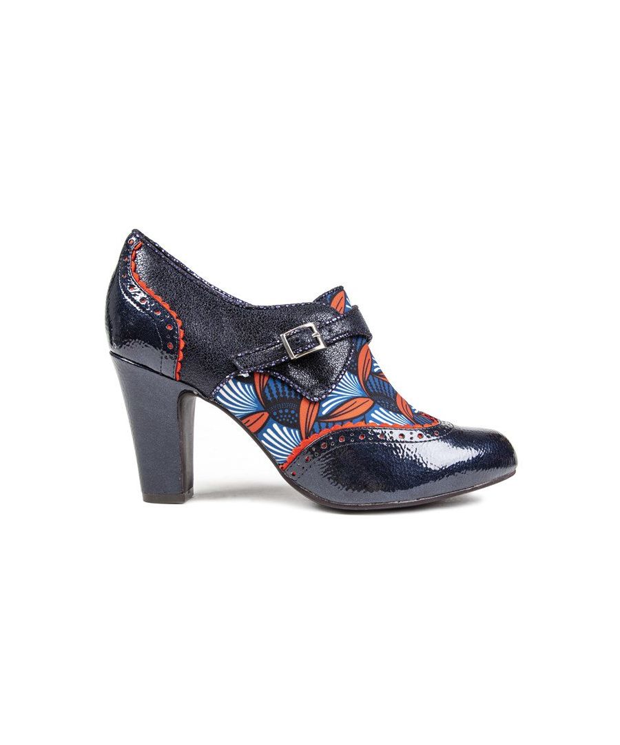 Stap in verwennerij met de Tazmin damespumps van Ruby Shoo. Deze opvallende schoen heeft een delicaat bladerpatroon en is afgewerkt met eyecatching. glanzende details.