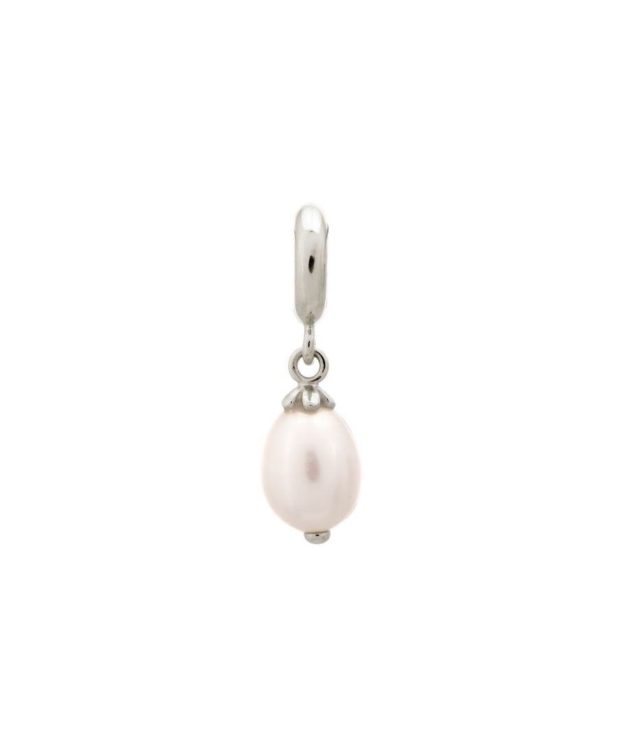 Freshwater pearl encased in a floral surroundThe charm is designed to sit snug against the bracelet allowing you to design your bracelet and the charms to sit precisely where you chooseThis product comes in luxury Endless Jewelry branded packaging • Jewellery Box Not Guaranteed