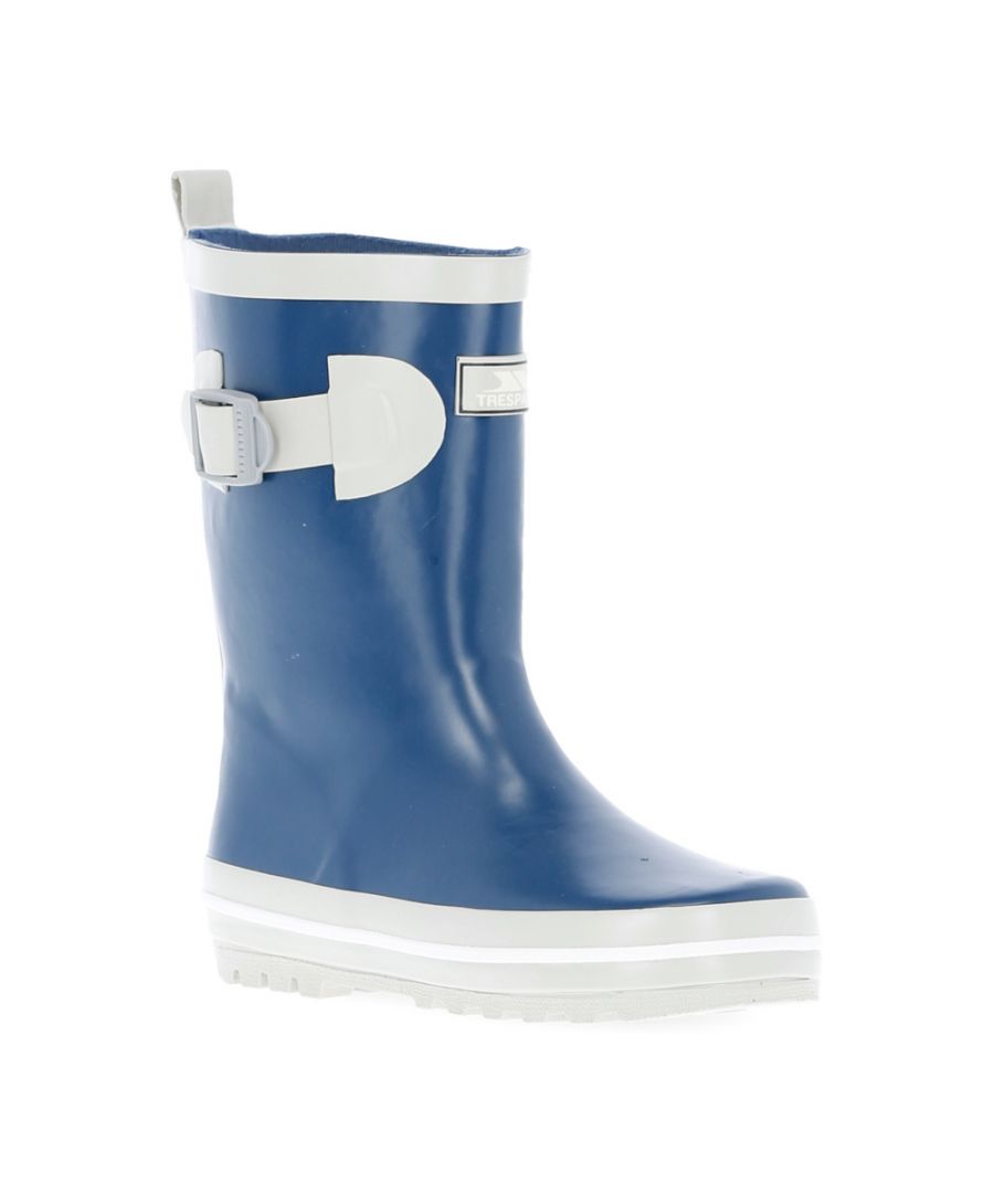 Don't let your little ones get caught with wet feet next time the rain hits - pop them into a pair of March kids' wellies. These wellies are perfect for walking to school in the rain or splashing in puddles at the park on the weekend. Perfect for both little boys and girls.