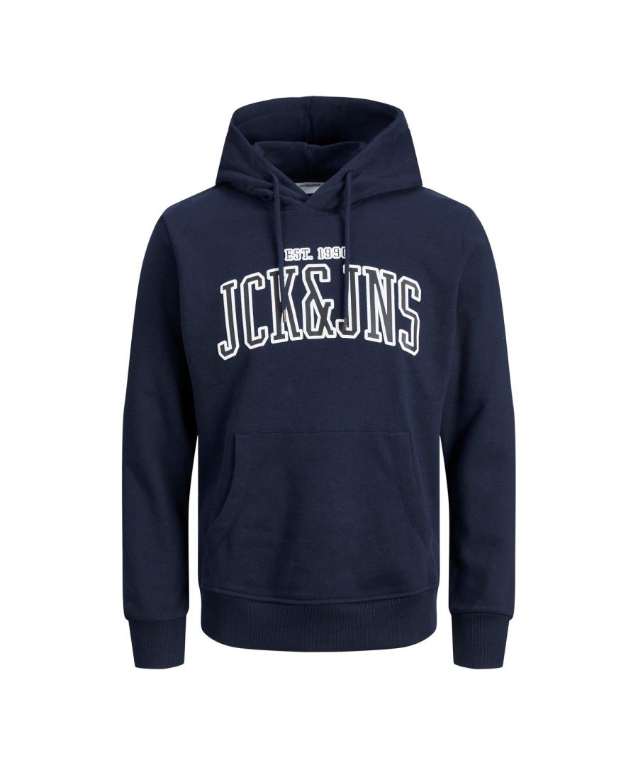 Heren hoodie van het merk Jack & Jones. De hoodie is gemaakt van hoogwaardig katoen en polyester. De fijne mix van deze materialen zorgt voor een heerlijk warm draagcomfort.  Merk: Jack & JonesModelnaam: JJcemb Sweat HoodCategorie: heren hoodieMaterialen: katoen/polyesterKleur: blauw