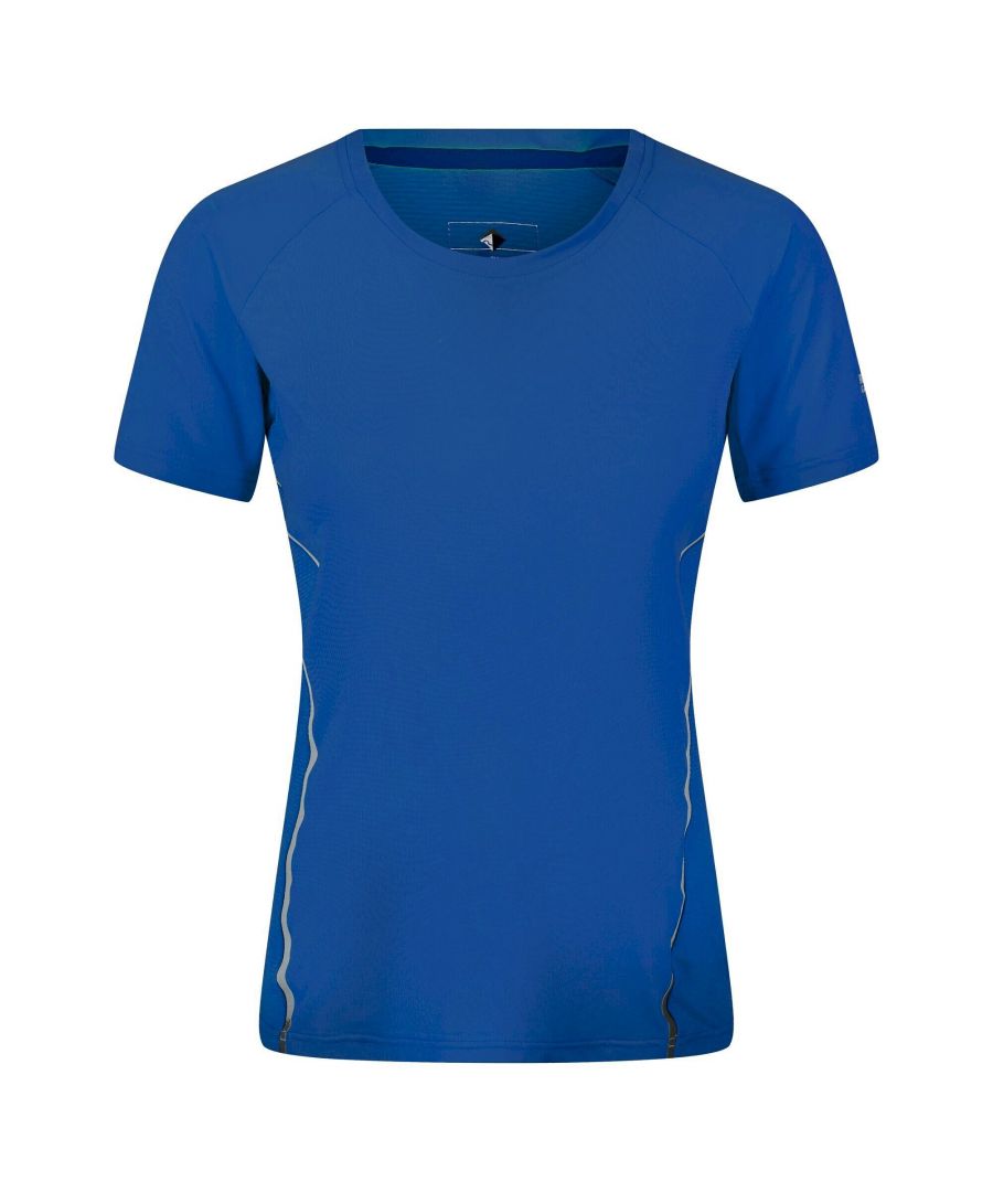 92% Polyester, 8% Elastaan. Stof: Rekken. Ontwerp: Logo. Hals: Crew Neck. Mouwtype: Korte mouwen. Contrasterende Streep, Slijtvast. Stoftechnologie: vochtafvoerend, snel droog.. Duurzaamheid: Gemaakt van gerecycled materiaal.
