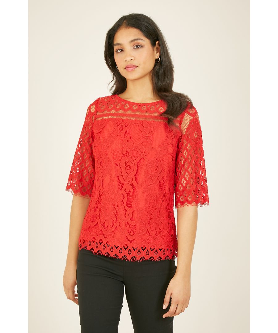 From weekends to going-out, consider our Yumi Short Sleeve Lace Top as your new go-to. Featuring the classic flared shape that you adore, it's adorned with soft-touch lace that offers scalloped cuffs. The neckline is high to elongate your profile, whilst the nape button makes sure that everything is kept in place. Team it with jeans and pumps.  100% Polyester Machine Wash At 30 Length is 65CM