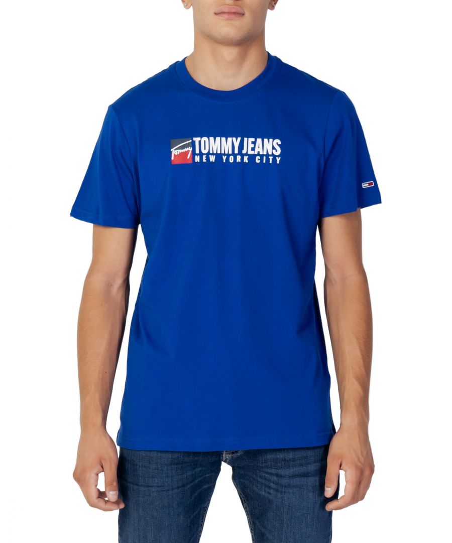 Dit T-shirt voor heren van Tommy Jeans is gemaakt van biologisch katoen en heeft een logo-opdruk. Het model heeft een ronde hals en korte mouwen.