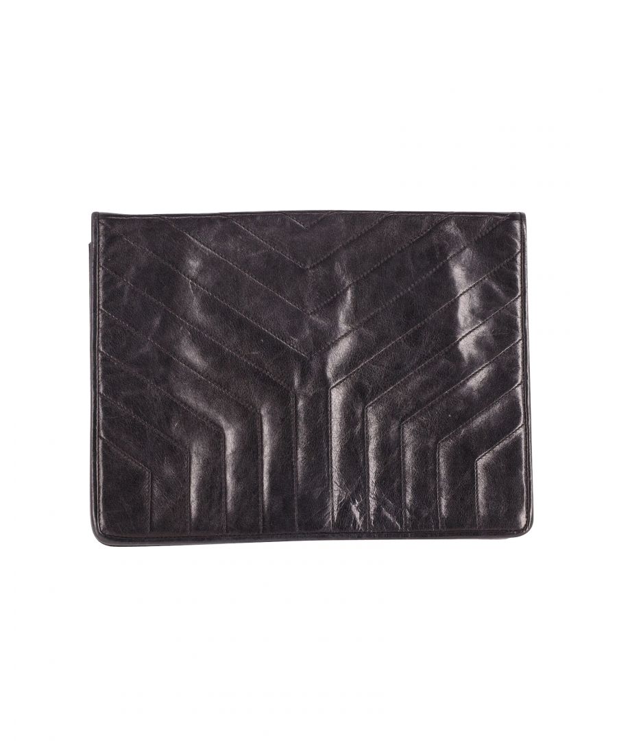 yves saint laurent pre-owned womens matelassé y chevron clutch in black leather leather (archived) - one size