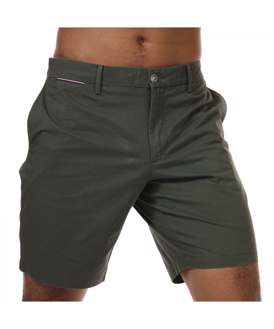 Mens Tommy Hilfiger Chino Shorts in green.- Button and zip fastening.- Two slant pockets at the front.- Button pockets at the back.- Small branding on back.- Tommy Hilfiger branding.- Regular fit.- Main material: 100% Cotton. Machine washable. - Ref: MW0MW13536RBN