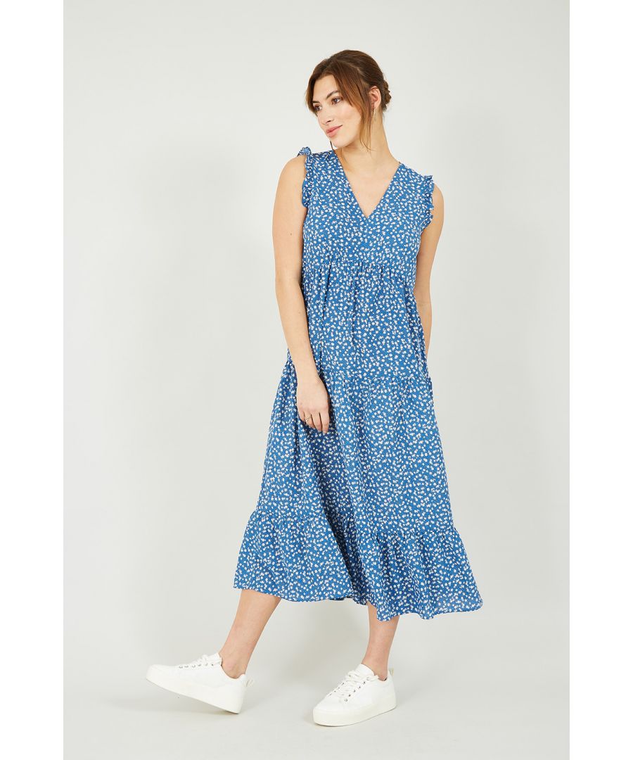This summer essential is peppered with ditsy floral print, this blue midi fit dress is perfect for making an entrance and turning heads. Crafted with a gently cinched-in waist, this dress will see you through all occasions this season. This lightweight, all-in-one outfit makes a decidedly sunny statement perfect for the French Rivera: from the tiered bohemian look to the ditsy all over print. Pair with chunky bangles, sunglasses and sandal heels.
