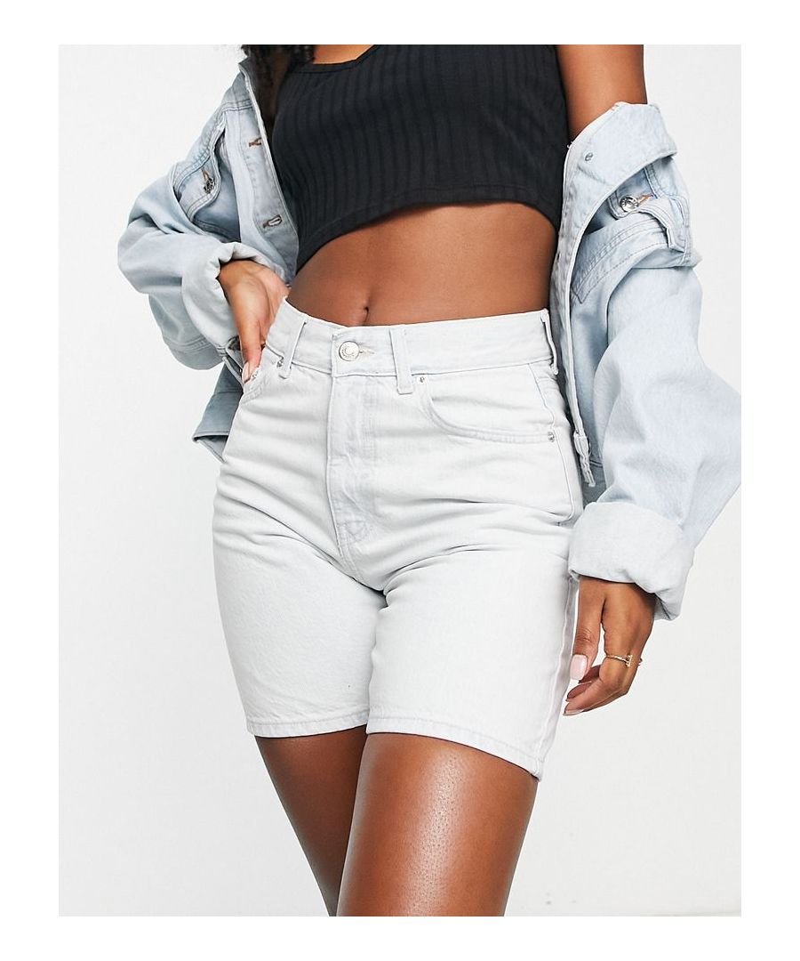Shorts by Topshop Belt loops Functional pockets Regular fit Sold by Asos