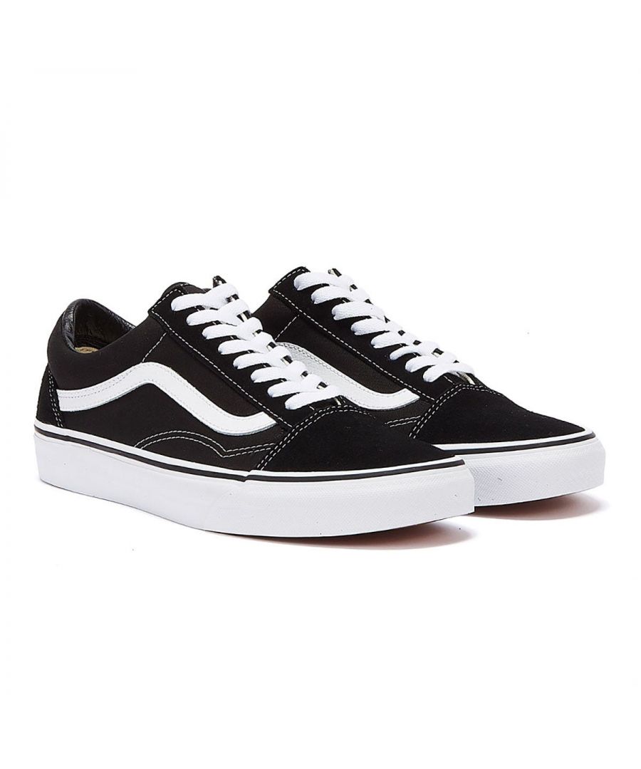 Boasting a retro design with a contemporary edge, the Vans Old School line combines the durability and comfort of a classic skate shoe with the fashion-forward savvy associated with this Californian brand. Crafted using characteristic black canvas, accentuated by suede trimmings around the toe box, ankle support and along the 8-eyletet lace-up. These Old Skool Vans trainer includes exposed white stitching and the distinctive white Vans stripe and 