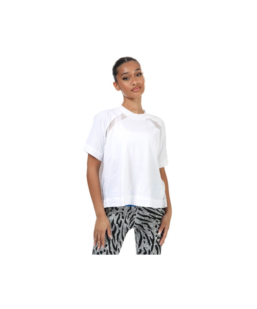 Womens adidas Z.N.E. T- Shirt in white.- Ribbed crewneck.- Mesh inserts for ventilation.- Oversize Z.N.E. logo flashes down the back.- adidas signature branding print.- Loose fit.- Main Material: 100% Cotton. Machine washable.- Ref: EJ8740