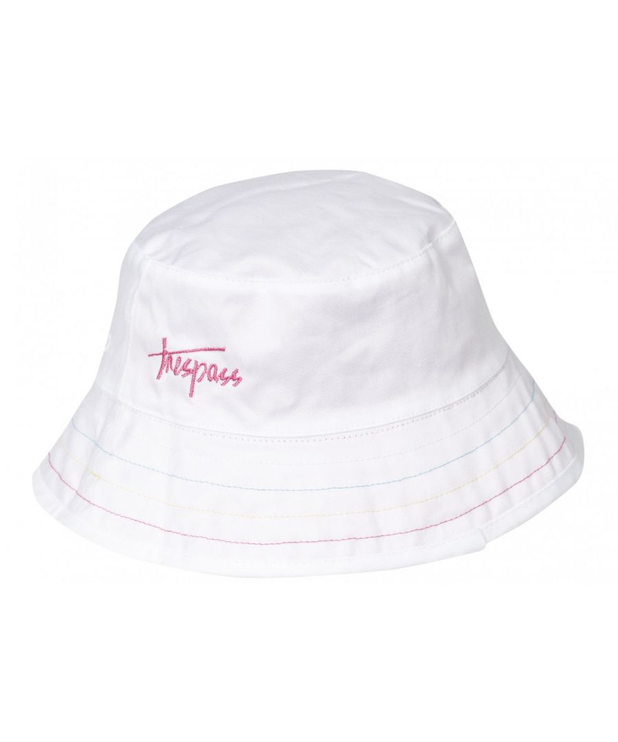 Reversible summer hat with simple contrast stitching and Trespass logo. Though the hat has their face and neck covered, don�'t forget the sunscreen on a trip to the beach! Composition: 100% Fabric.
