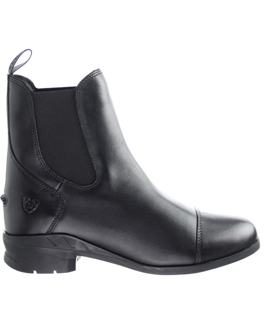 The is a smart, sleek piece of equestrian footwear perfect for competition, hacking or everyday around the yard. Packed with great features, it has a moisture-wicking and breathable lining to ensure your feet stay dry and comfortable, a padded topline collar and elastic twin gore.