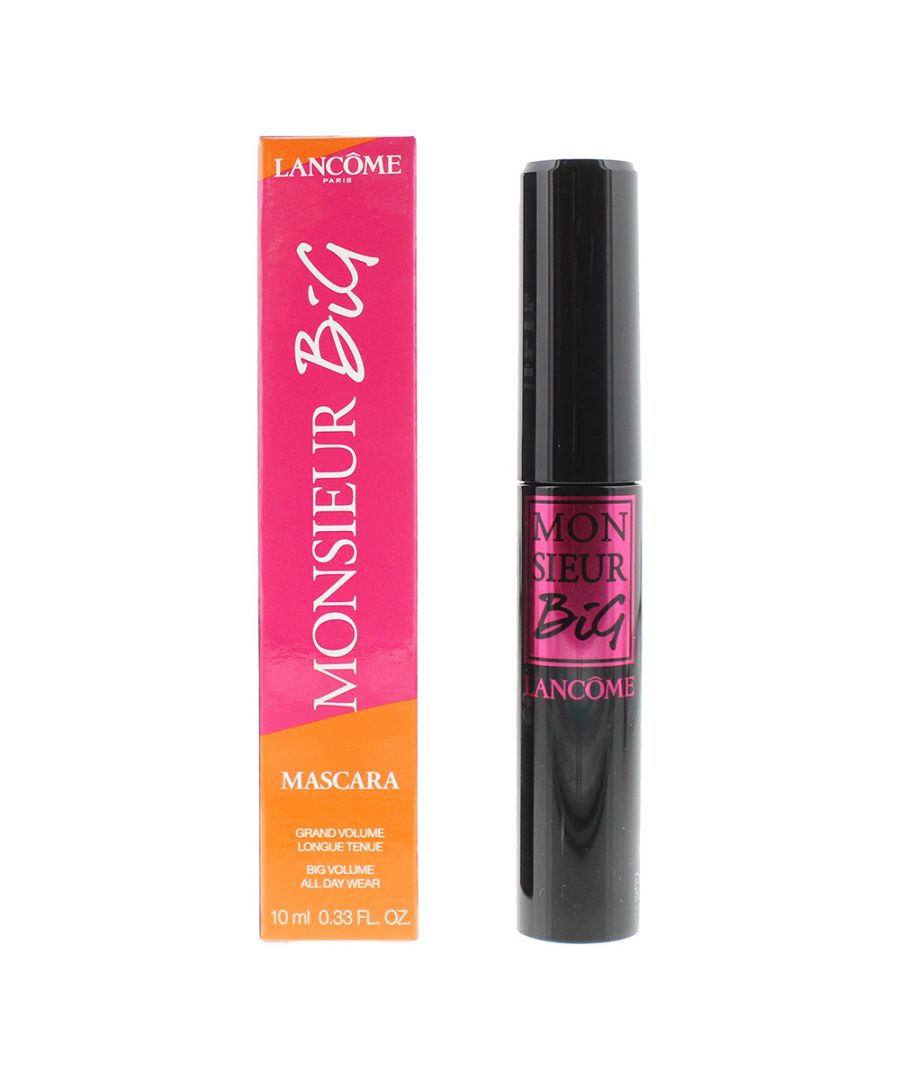 The volumizing mascara’s brush provides big impact at first stroke, for thicker looking eyelashes like never before. Monsieur Big Mascara’s bristles are made of soft fibers which hug your \nlashes with beautiful softness and ensure a smooth application, while separating and lifting the look of lashes