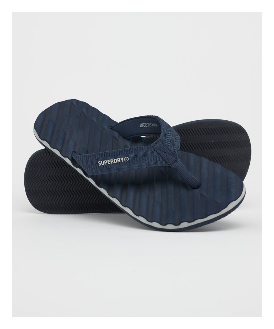 Ga van zwembad naar strand in deze comfortabele en stijlvolle zwemslippers.Ontwerp met bandjesSchuimzoolKenmerkende logodetailsS - VK 6-7, EU 40-41, VS 7-8M - VK 8-9, EU 42-43, VS 9-10L - VK 10-11, EU 44-45, VS 11-12XL - VK 12-13, EU 46-47, VS 13-14