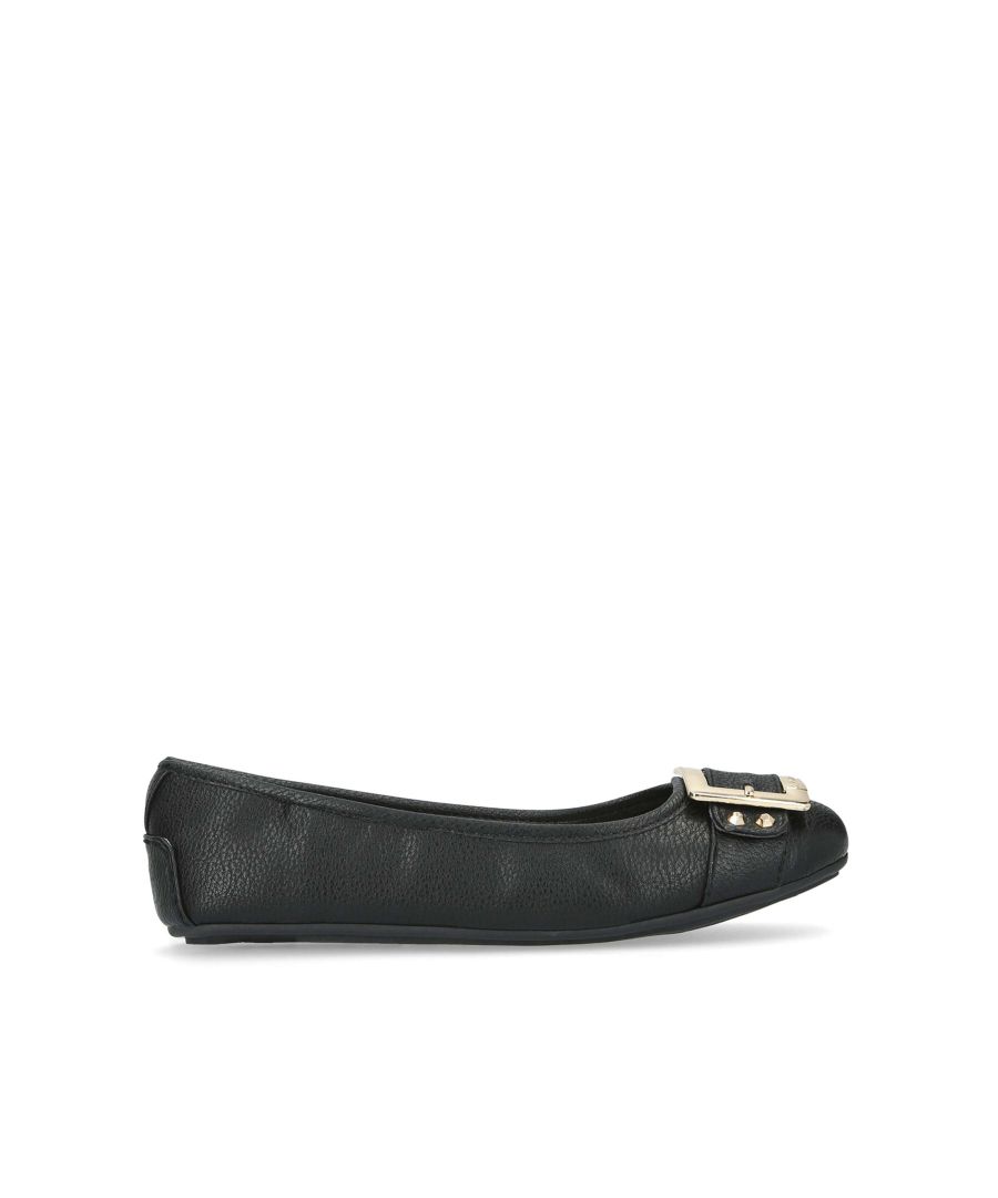 Coming in a lightly grained black finish, the new Mission ballet pump is the easiest way to polish up your look. A well-crafted outsole delivers comfort while luxe gold-tone hardware at the toe cranks up the glamour.