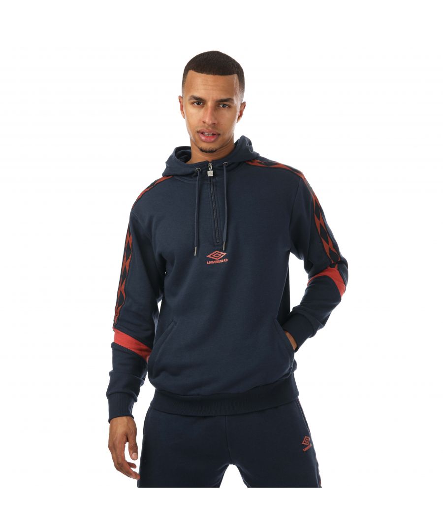 Mens Umbro Diamond Taped Half Zip Hoody in navy.- Drawcord on hood.- Half zip fastening.- Long sleeves.- Kangaroo style pocket to front.- Ribbed cuffs and hem.- Logo to the front of chest.- Iconic Umbro spirit.- Contrast insert panels to the sleeves.- 70% Cotton  30% Polyester.- Ref: UMJM0641OG6NAV
