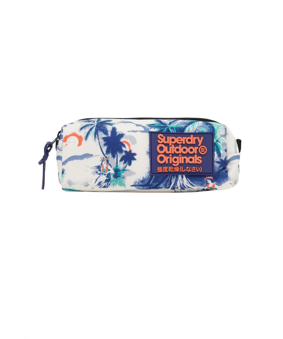 Rock the school, university, or even work with this bold pencil case with a snazzy all over print! Your stationary will feel right at home in this beautiful case.Zip fasteningRubber logo