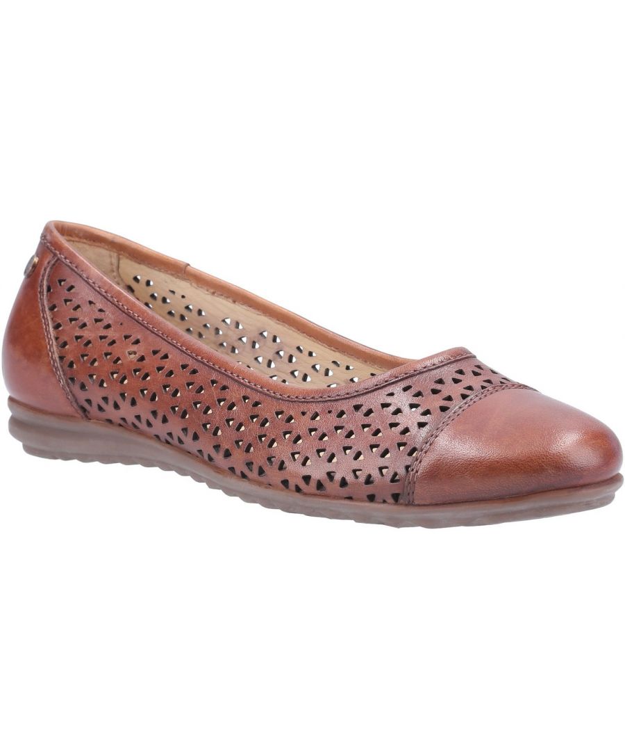 The womens Leah Ballerina from Hush Puppies is the perfect smart casual pump to dress up or down. Crafted from premium Leather with pretty intricate lazer cut detail. Memory foam sock and flexible, hardwearing sole keep you on your feet all day Leather Upper. Intricate Lazer Cut Detail. Leather Sock and Lining. Memory Foam Comfort Insole. Flexible and Hardwearing TPR Sole. Pretty intricate laser detailing