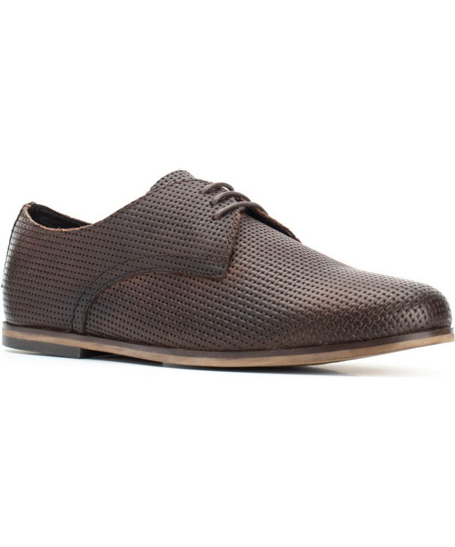 This Senna style is perfect for any smart/casual occasion. Fresh from the Base London Chicane range, the simple three lace design paired with rich, embossed leather uppers make this shoe an ideal go-to for the season.Men's Leather Embossed Shoe.