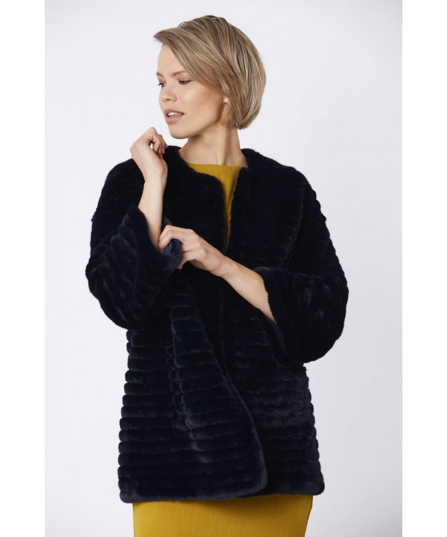Please note all One-Size Jayley products comfortably fit sizes 8-14. Featuring a horizontal panelling effect, cropped bell style sleeves, front pockets and rounded flat neckline. This cosy feel coat is just what your autumn winter called for.