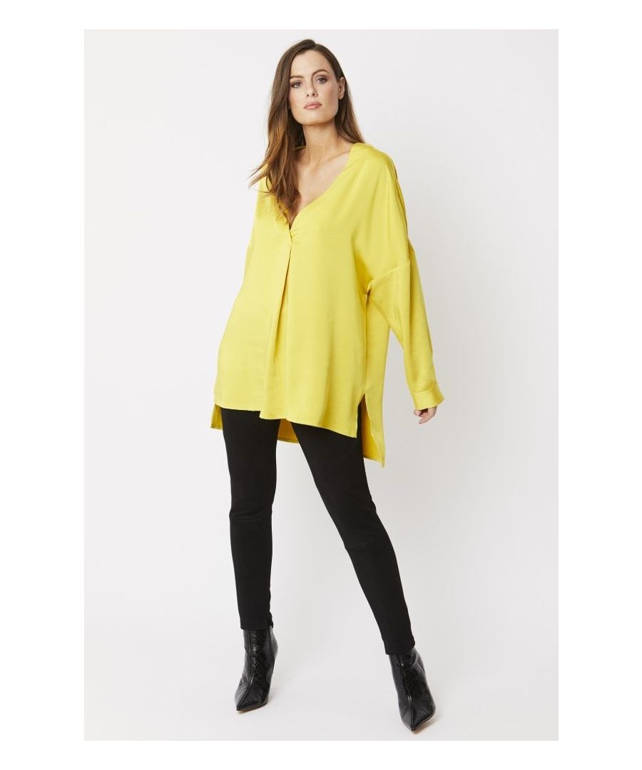 Style up your outfit with our silk blend blouse in yellow!