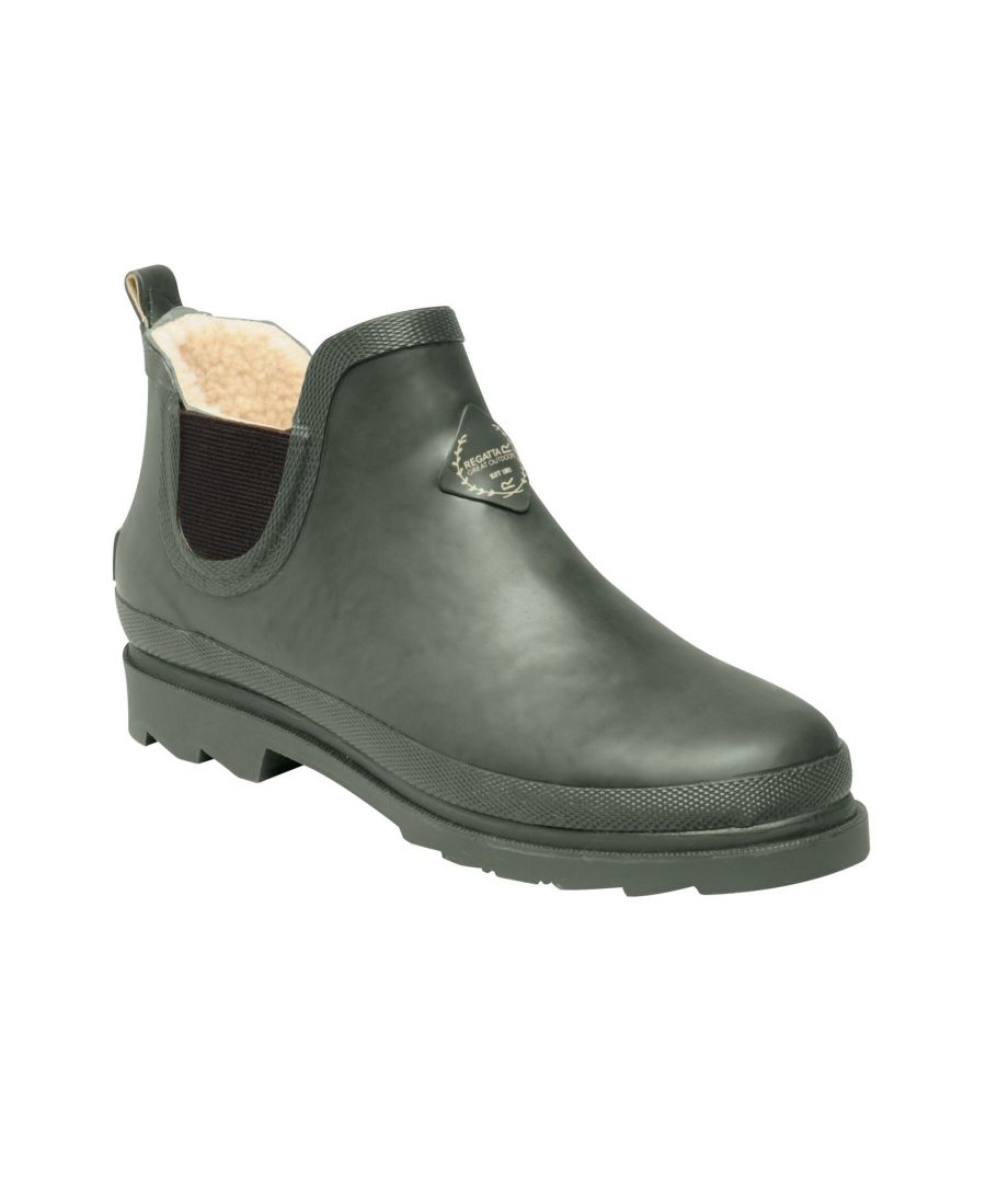 Vulcanised natural rubber construction. Durable weather protection. Warm, faux fur lining. EVA comfort footbed. Multi-directional, cleated sole design with square heel. Reliable underfoot stability. Ankle height.