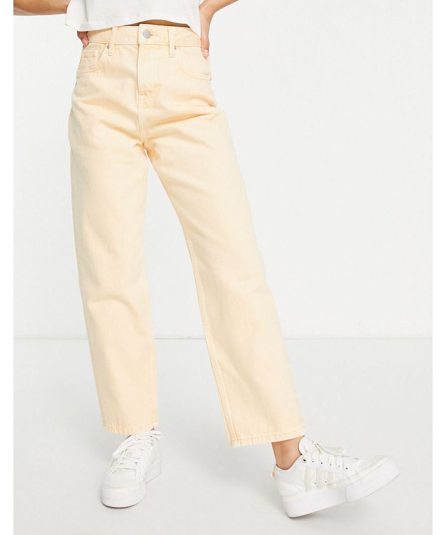 Petite jeans by Miss Selfridge It's all in the jeans High rise Belt loops Five pockets Relaxed fit Sold by Asos