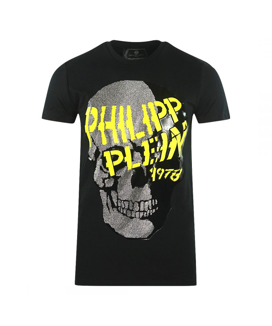 Philipp Plein Zwart T-shirt met grote graffiti-schedel. Plein MTK4348 02 Zwart Plein T-shirt met ronde hals. Groot graffiti-schedellogo bedekt met kenmerkende kristallen. Merkbadge linksonder. 100% katoen. Platina gesneden T-shirt met korte mouwen