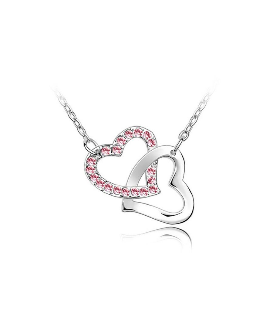 Halsketting met twee hartjes, waarvan één is gezet met roze Swarovski-kristallen. Deze halsketting bestaat uit twee met elkaar verweven hartjes. Het ene hartje is gerodineerd en het andere is gezet met roze Swarovski-kristallen. Frame: Gerodineerd. Afmeting: 2,1 x 2,3 cm Lengte : 40 cm.