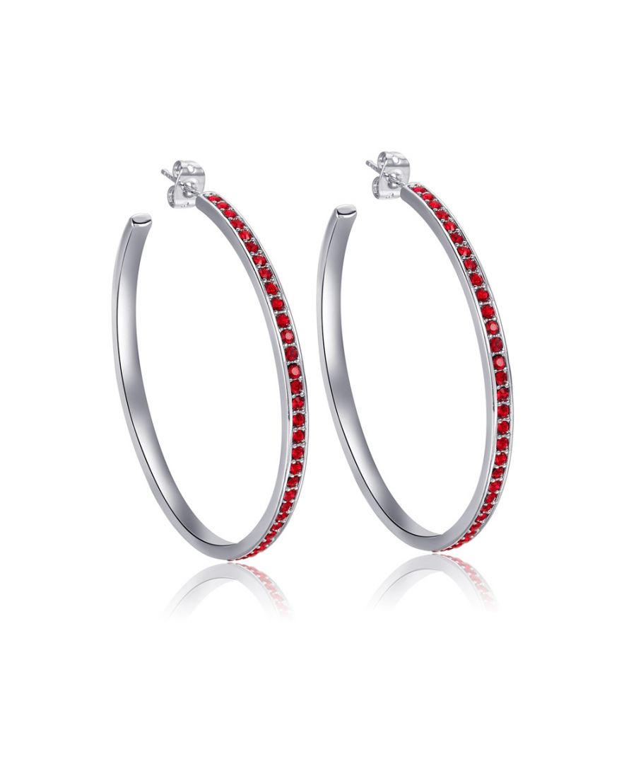 Grote oorringen met rode Swarovski Elements-kristallen. Een prachtig paar oorringen. Volledig gezet met rode Swarovski Elements-kristallen. De basis heeft een plating van hooggelegeerd rhodium voor een perfecte afwerking en extreme glans. Kleur: rood. Diameter: 50 mm. Geschikt voor gaatjes in de oren. Deze prachtige, makkelijk te dragen creatie geeft elke gelegenheid extra elegantie.