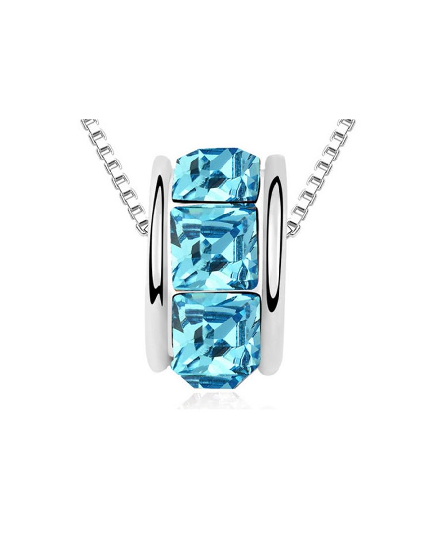 Ketting met ring van blauwe Swarovski Elements-kristallen. Deze ketting is samengesteld uit blauwe Swarovski Elements-kristallen. De basis is verguld in 18K witgoud. Afmetingen: 1,2 x 0,7 cm. Wordt geleverd met een ketting van 40 cm die met 5 cm verlengd kan worden.