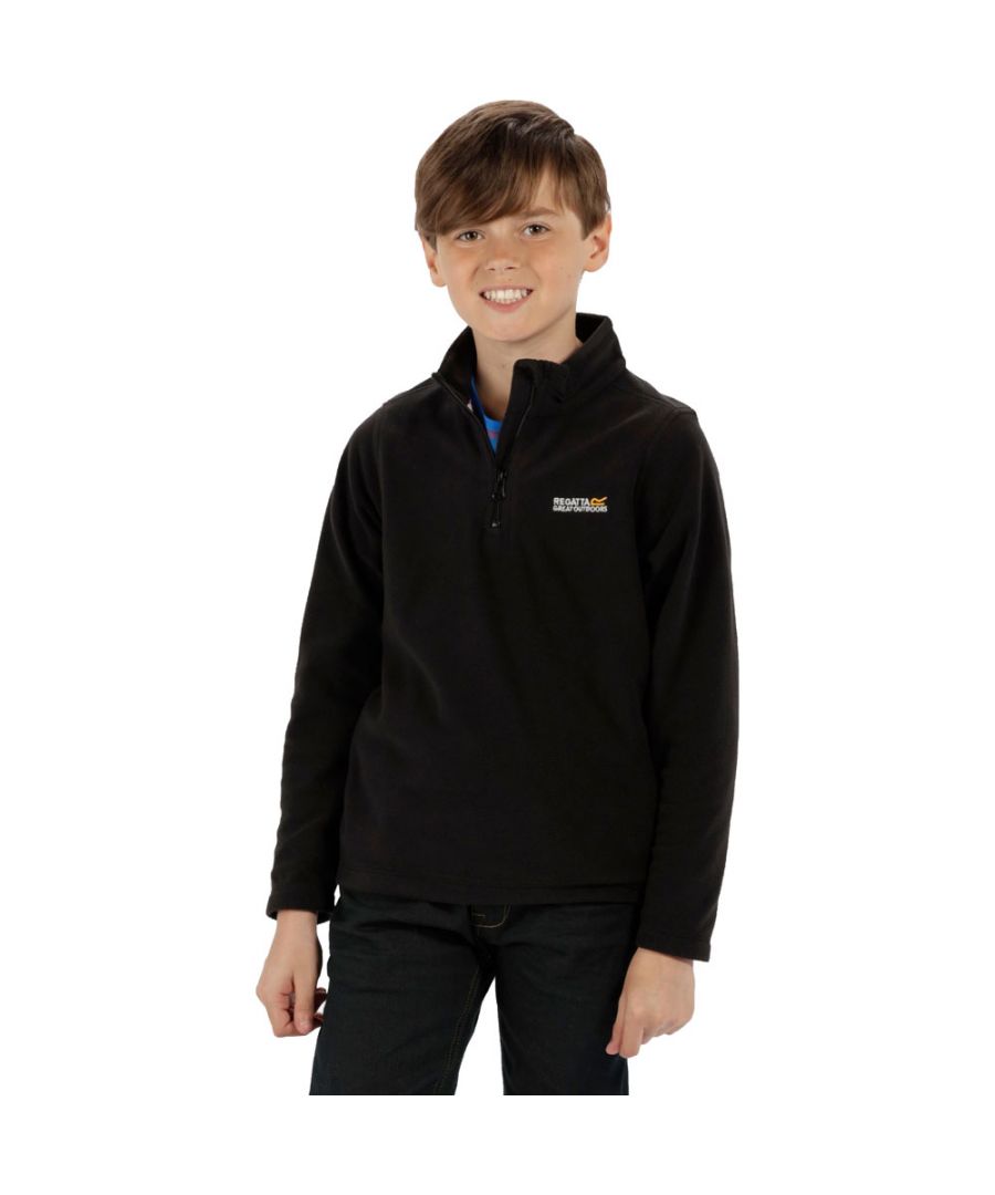 One of our best selling fleece styles across the seasons, the kids' Hotshot II Overhead Fleece is made of super soft and lightweight Symmetry fleece with an anti-pill finish to keep it looking fresh wear after wear. The funnel neck offers extra warmth and the quarter zip fastening makes for easy on-off. Pop it over T-shirts or layer under their coats on colder days. With the Regatta embroidery on the chest.