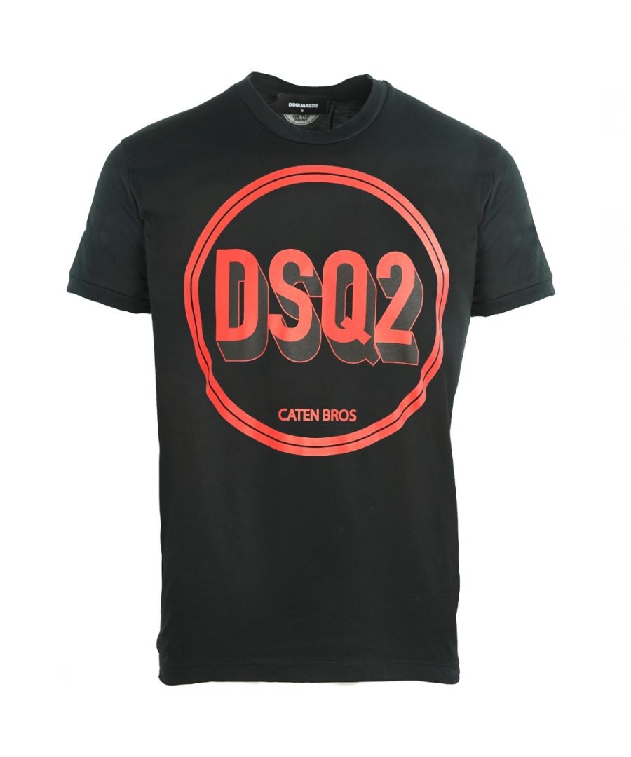 Dsquared2 cool fit DSQ2 cirkellogo zwart T-shirt. D2 zwart T-shirt met korte mouwen. Cool Fit-stijl, valt op maat. 100% katoen. DSQ2 Cirkel Logo Ontwerp. S74GD0659 S22427 900