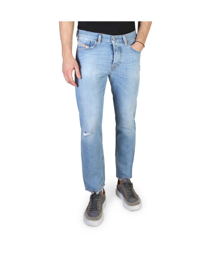 Mens Diesel Mharky Slim- Skinny Jeans in denim.- 5-pocket construction. - Button fastening.- Belt loops to the waist.- Branded strip across small pocket.- Branded patch at rear waist.- Distressed finish and frayed hems.- 100% Cotton.- Ref: 00SH3Q080AF01