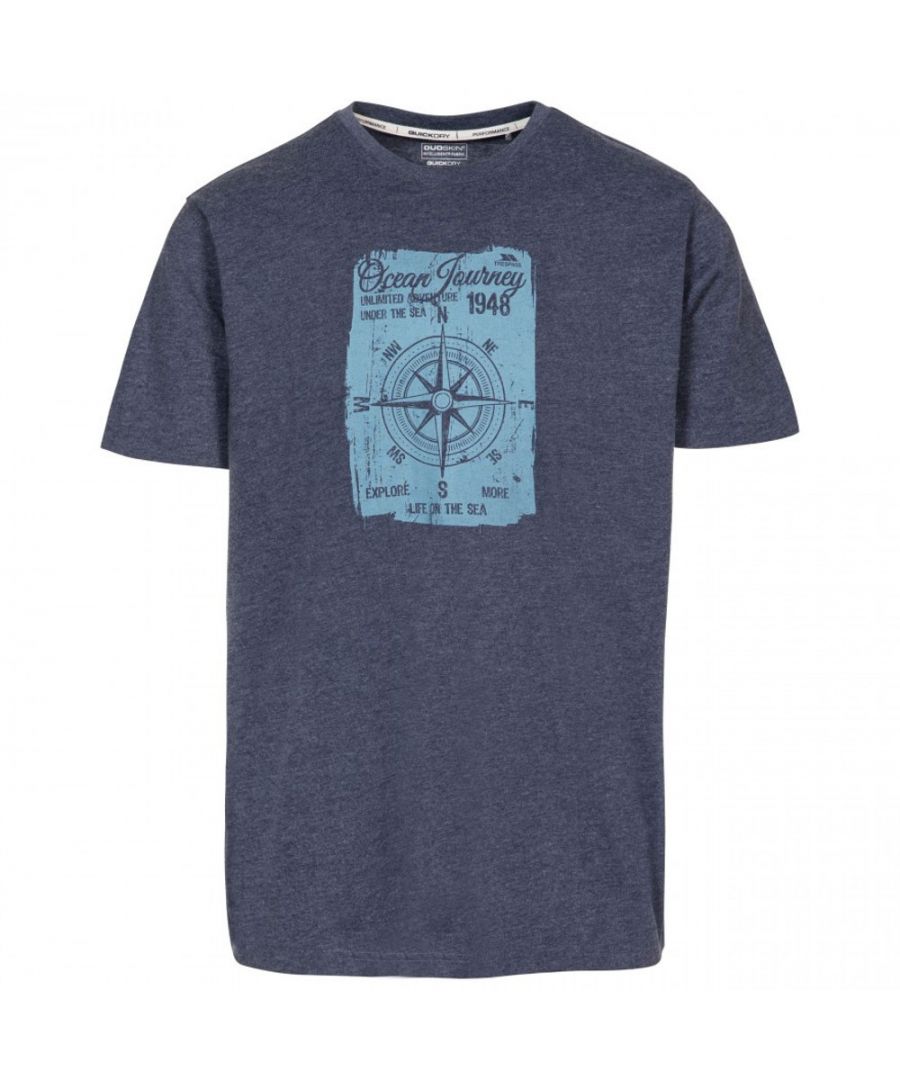 Stay cool in the Course men's t-shirt. The casual printed top is an understated yet stylish tee that will help keep you fresh with its Quick Dry fabric that wicks moisture away at a record pace.