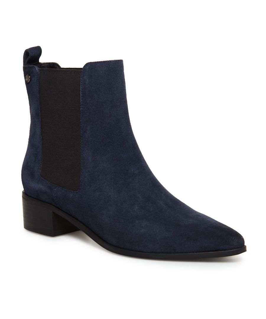Superdry women’s Zoe Quinn high Chelsea boots. Step out in style in these leather Chelsea boots featuring elasticated side panels, a heel pull tab and finished with a subtle, metal Superdry logo badge below the shoe opening. Heel height: 4cm