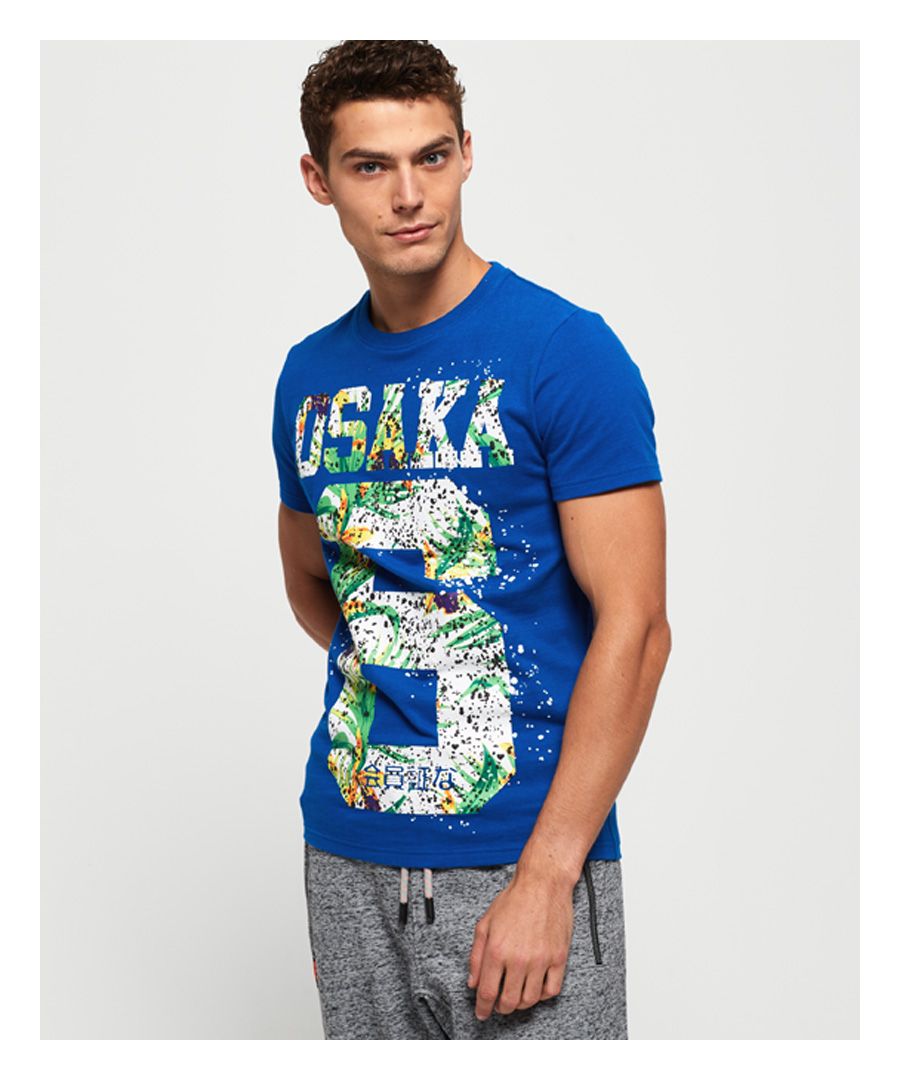 Superdry men's Osaka hibiscus infill t-shirt. Add some colour to your wardrobe this season with this t-shirt featuring short sleeves, a crew neck and a large textured Superdry logo across the chest. Finished with a Superdry logo badge above the hem.