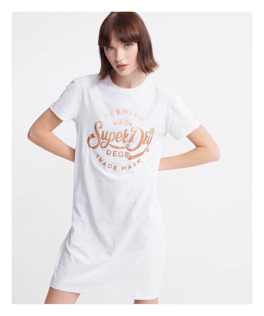 T-Shirt dresses are all the rage right now, so get on board with the trend with this t-shirt dress that will add a it of sparkle into your wardrobe. You won't just look amazing, you'll feel it too.Short SleevesCrew NecklineApplique Logo