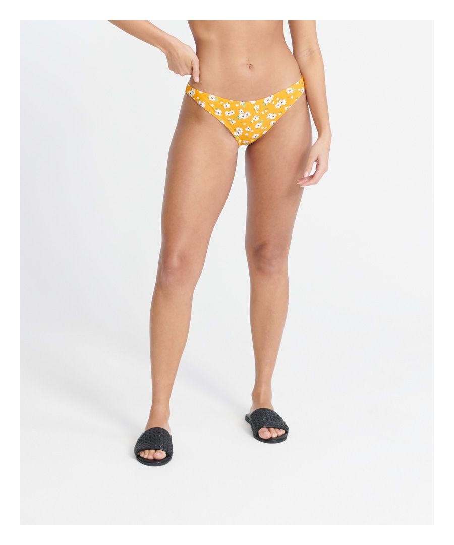 Superdry women's Eden bikini bottom. Featuring an all over print, and finished with a discreet metal Superdry logo badge on the hip. Matching top available.Please note due to hygiene reasons, we are unable to offer an exchange or refund on swimwear, unless they are sealed in their original packaging. This does not affect your statutory rights.
