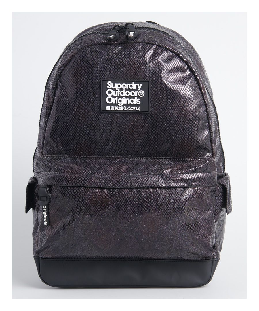 Make a statement this season with this glitter scale rucksack that's sure to make an impression!Large main compartmentFront compartmentSide pocketsZip fasteningsPopper fasteningsGlitter scale printGrab handleAdjustable padded stapsAnti-scuff panelRubber Superdry logoH 46cm x W 30.5cm x D 13.5cm