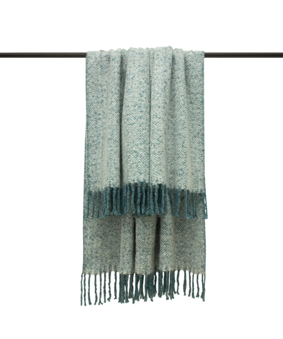 Looking for that all round crowd pleasure that will feature in any room of the house and fit well within many décor styles? This Herringbone print throw is soft with a textured finish. The collection of earth-toned colourways allows the design to be a standout element with its 10cm tassel trim. A real snuggler, this throw is perfect for a homely rustic look.