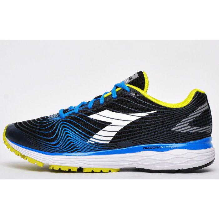 diadora mythos blushield fly