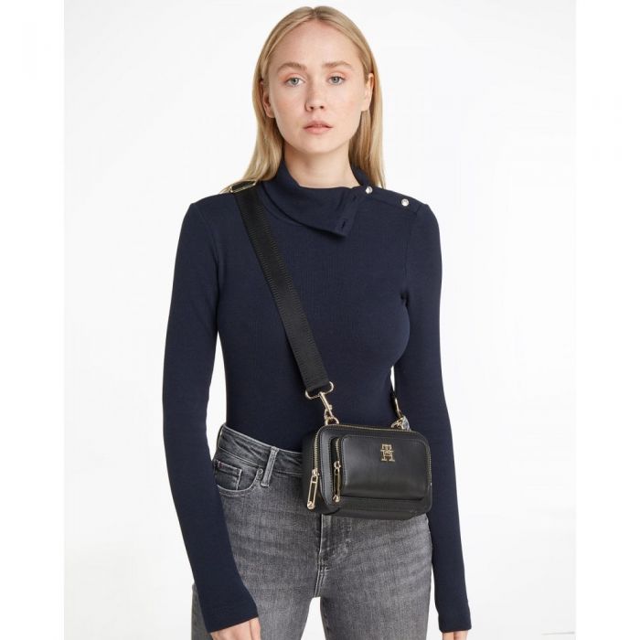 tommy hilfiger chic camera bag