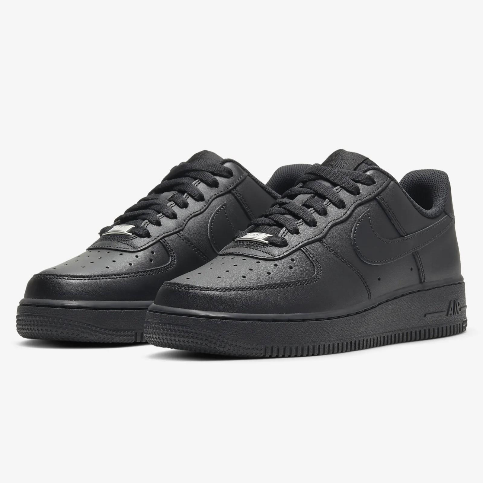 Thumbnail - Nike Air Force 1 '07 Frauenturnschuhe in Schwarz