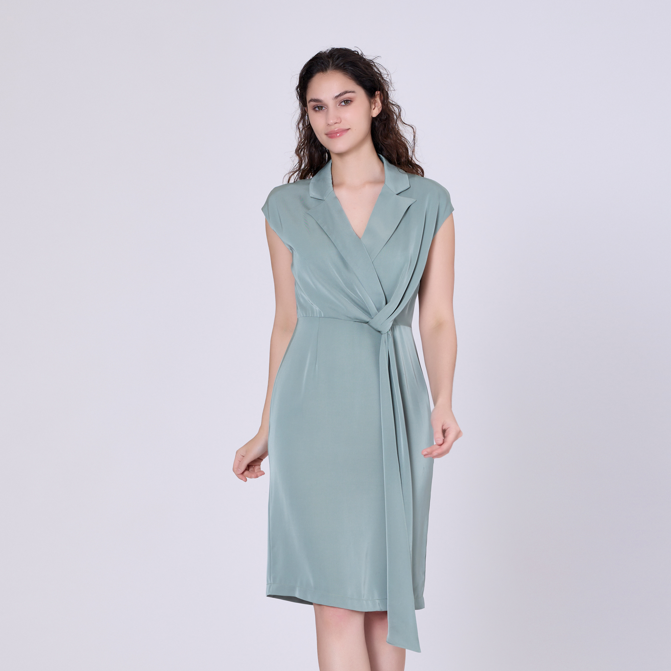 Smart & Joy Klänning med asymmetrisk draperad panel i mattsatin dam – bild 2
