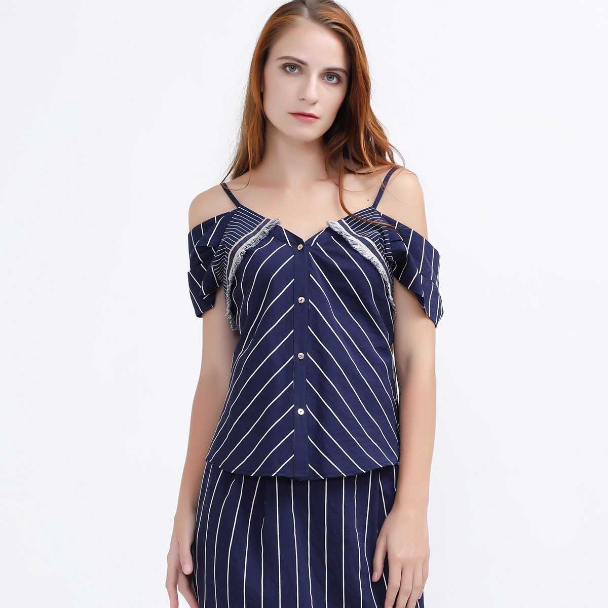 Thumbnail - Schulternahes Streifentop