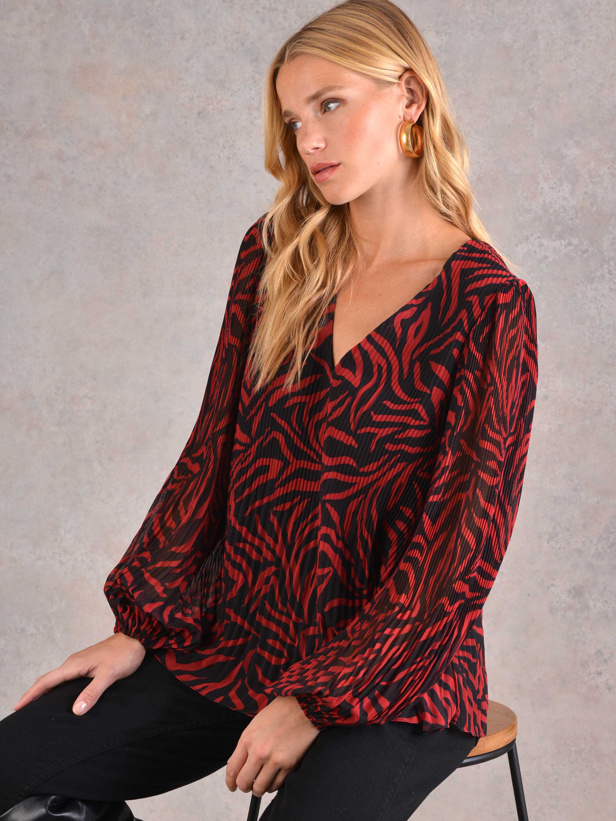 Ro&Zo Womens Red Animal Pleat Top - Black - Size 6 UK