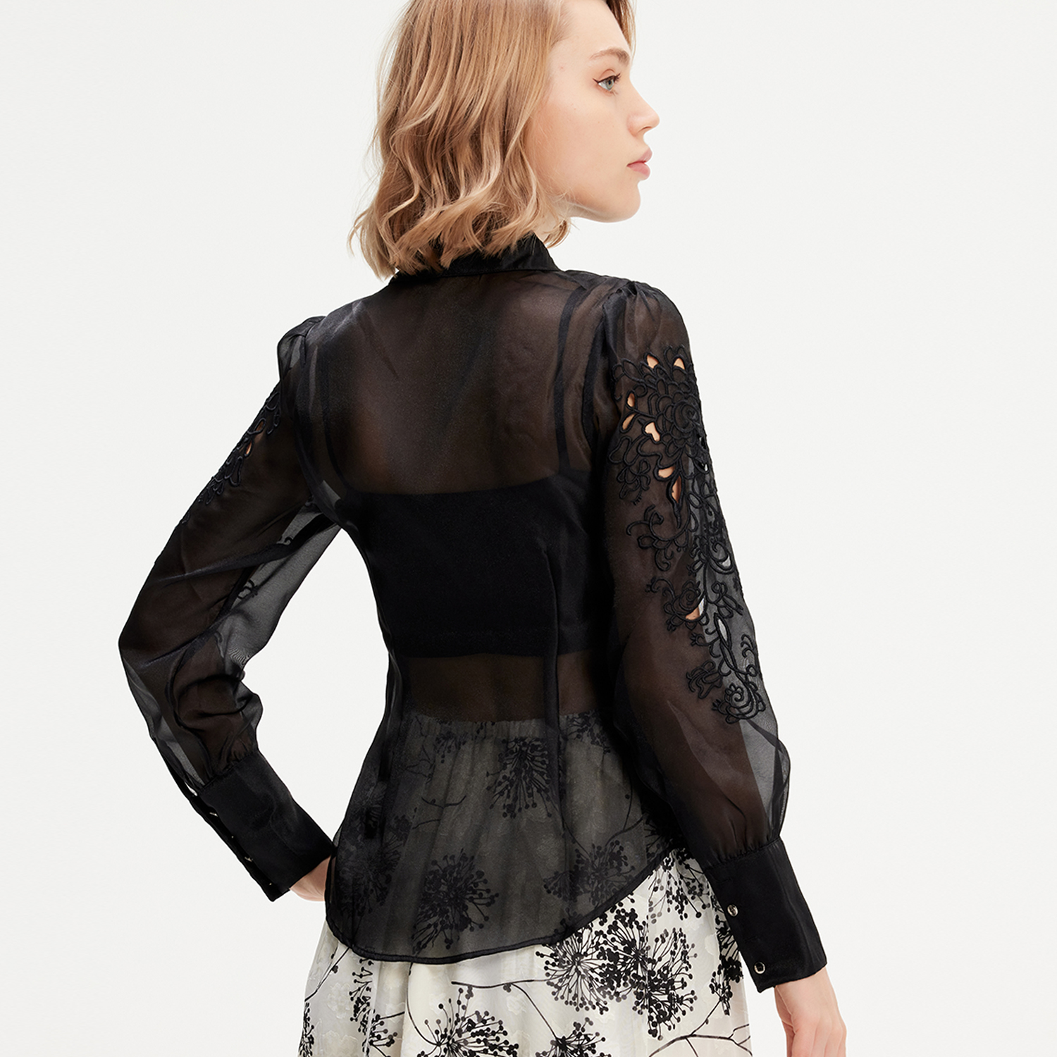 Smart & Joy Blus i broderad organza dam – bild 2