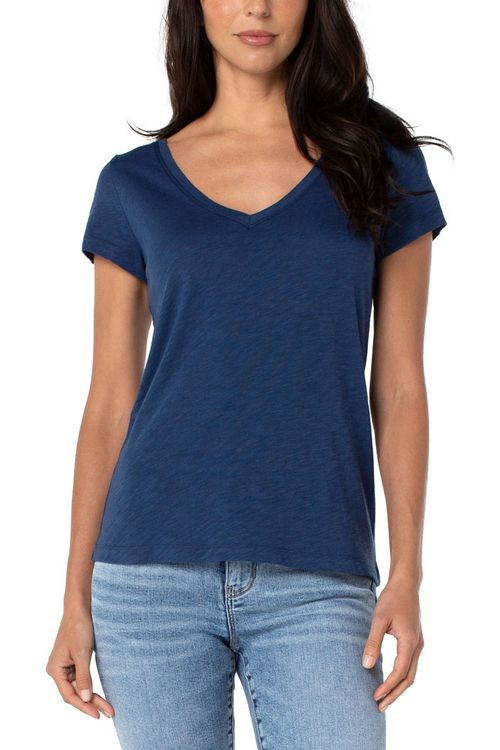 Thumbnail - T-Shirt aus Flammenstrick mit V-Ausschnitt in Nachthimmelblau