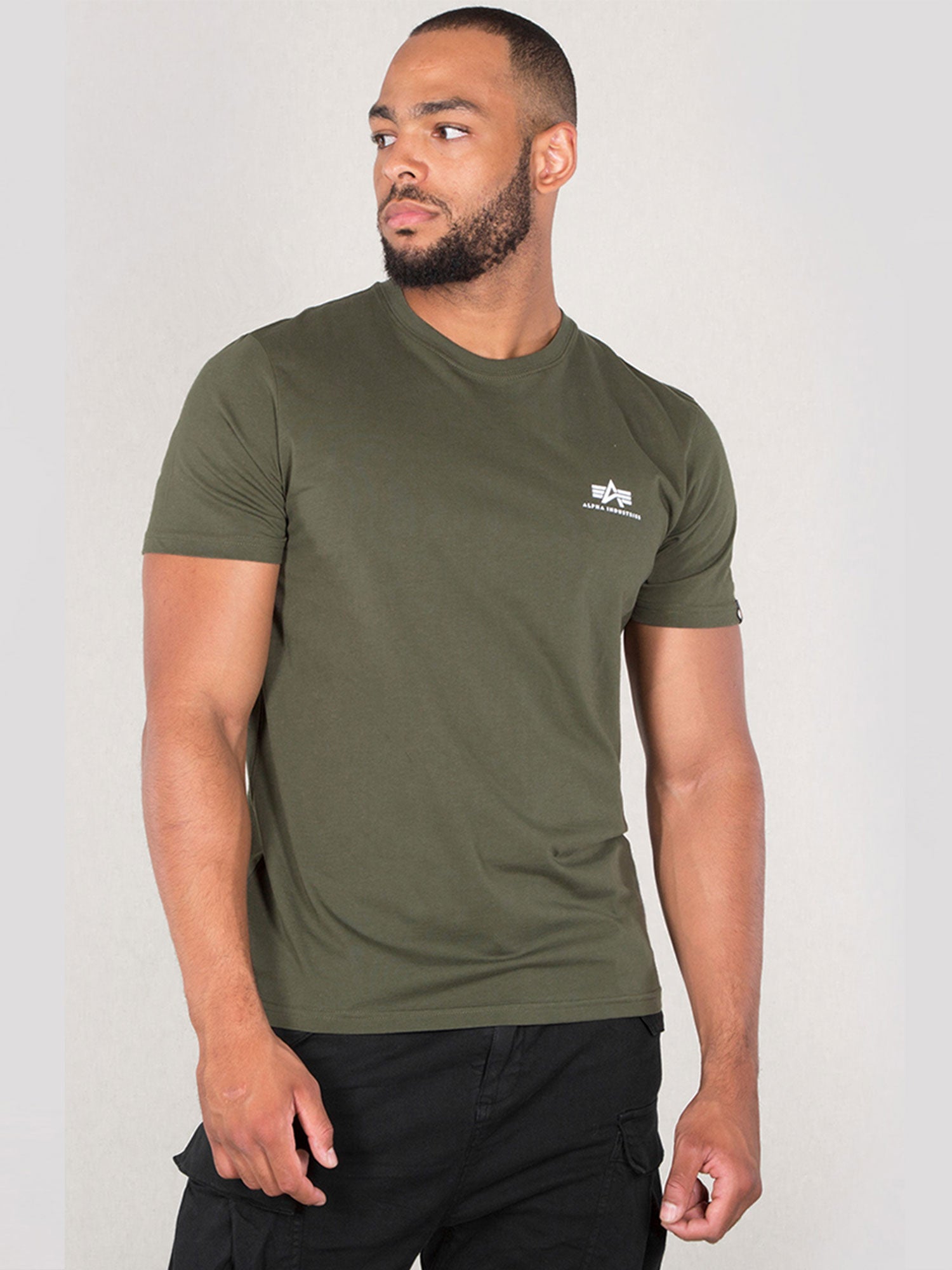 Thumbnail - Alpha Industries Herren Basic T Kleinlogo in Oliv